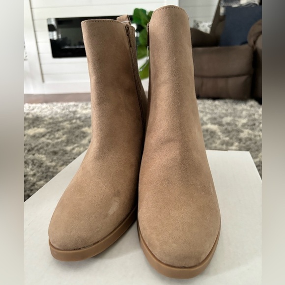 Universal Thread Wedge Heel Zip Ankle Boot Size 8.5 Faux Tan Suede Memory Foam - Picture 2 of 7